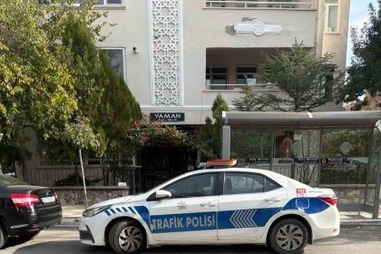 ekip-otosunu-yaya-yoluna-park-eden-polis-memuruna-trafik-cezasi-kesildi