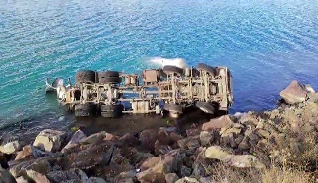 elazigda-beton-mikseri-gole-uctu-1-yarali