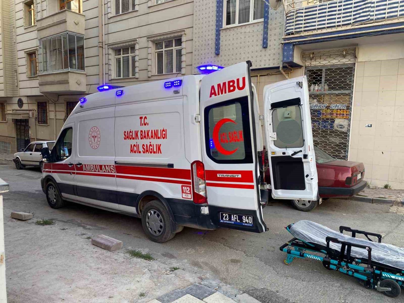 elazigda-kendi-bogazini-kesen-kadin-agir-yaralandi