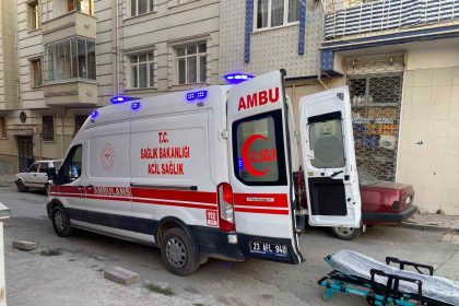 elazigda-kendi-bogazini-kesen-kadin-agir-yaralandi