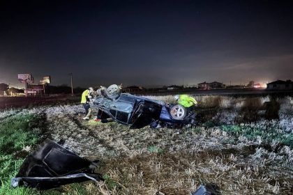 erzincanda-takla-atan-otomobilde-2-kisi-yaralandi