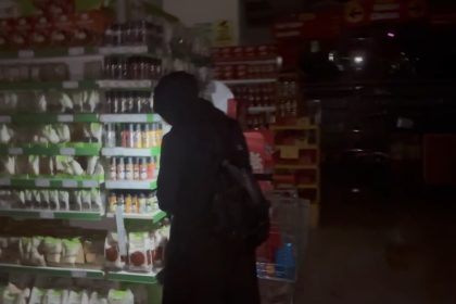 erzincanda-vatandaslar-marketlerde-cep-telefonu-isigiyla-alisveris-yapti