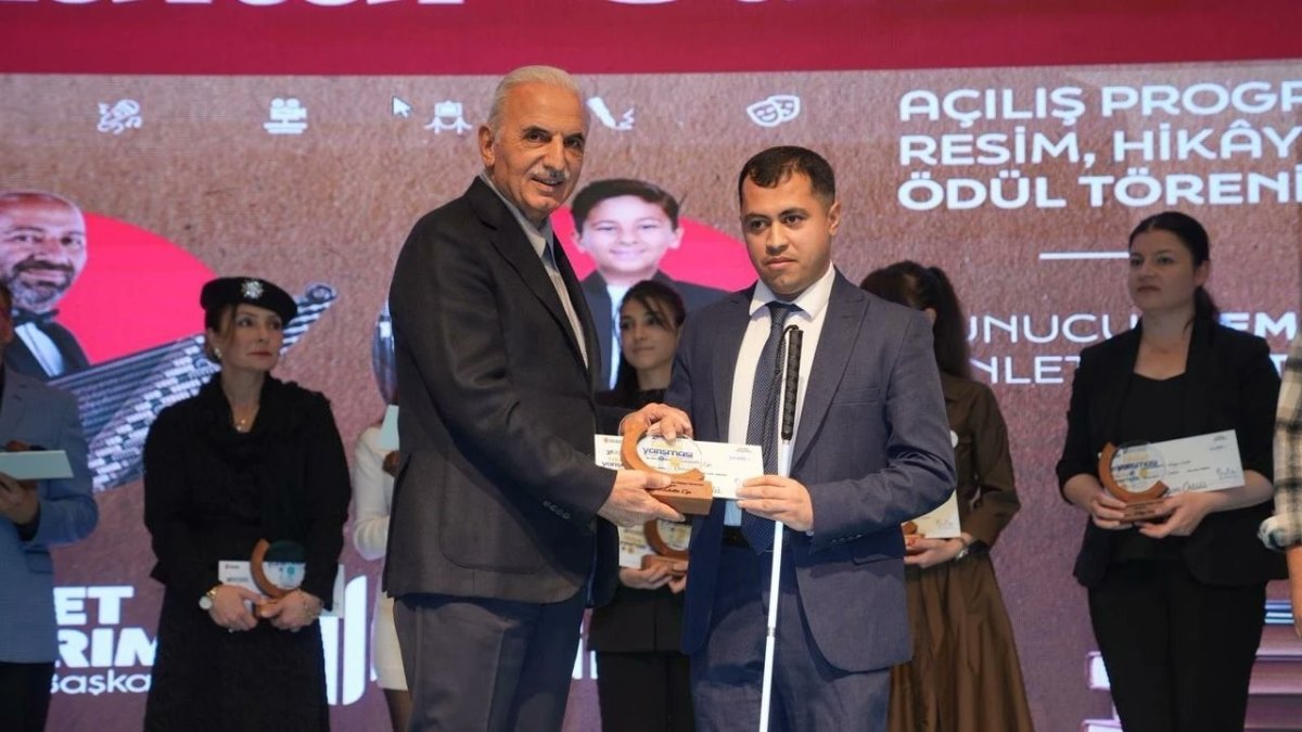 eskisehirli-ogretmenin-hikayesi-848-eser-arasindan-secildi