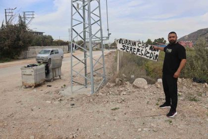 evinin-yanindaki-araziye-cop-atanlardan-bikti-cozumu-buraya-cop-atan-serefsizdir-yazisiyla-buldu