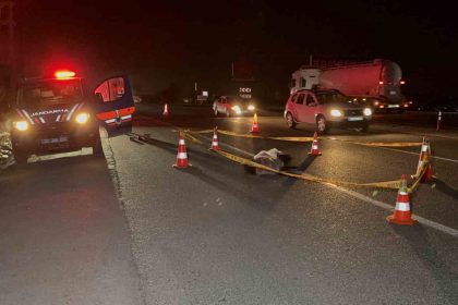 hafif-ticari-aracin-carptigi-yasli-adam-hayatini-kaybetti