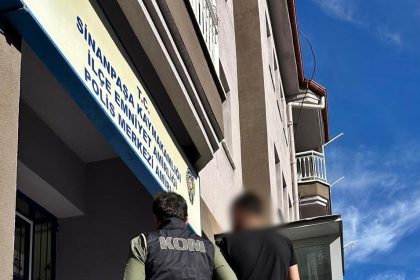 hapis-cezasiyla-aranan-sahsi-polis-yakaladi