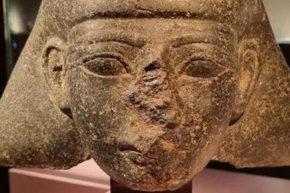 hollanda-calinan-3-bin-500-yillik-antik-heykeli-misira-iade-ediyor