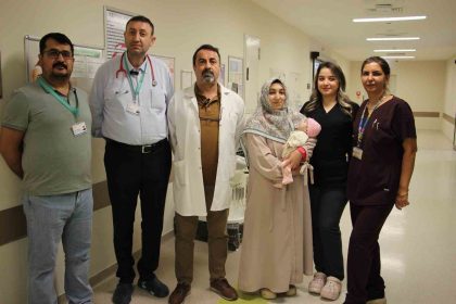 ic-organlari-gogus-bosluguna-dolan-bebek-basarili-ameliyatla-hayata-tutundu