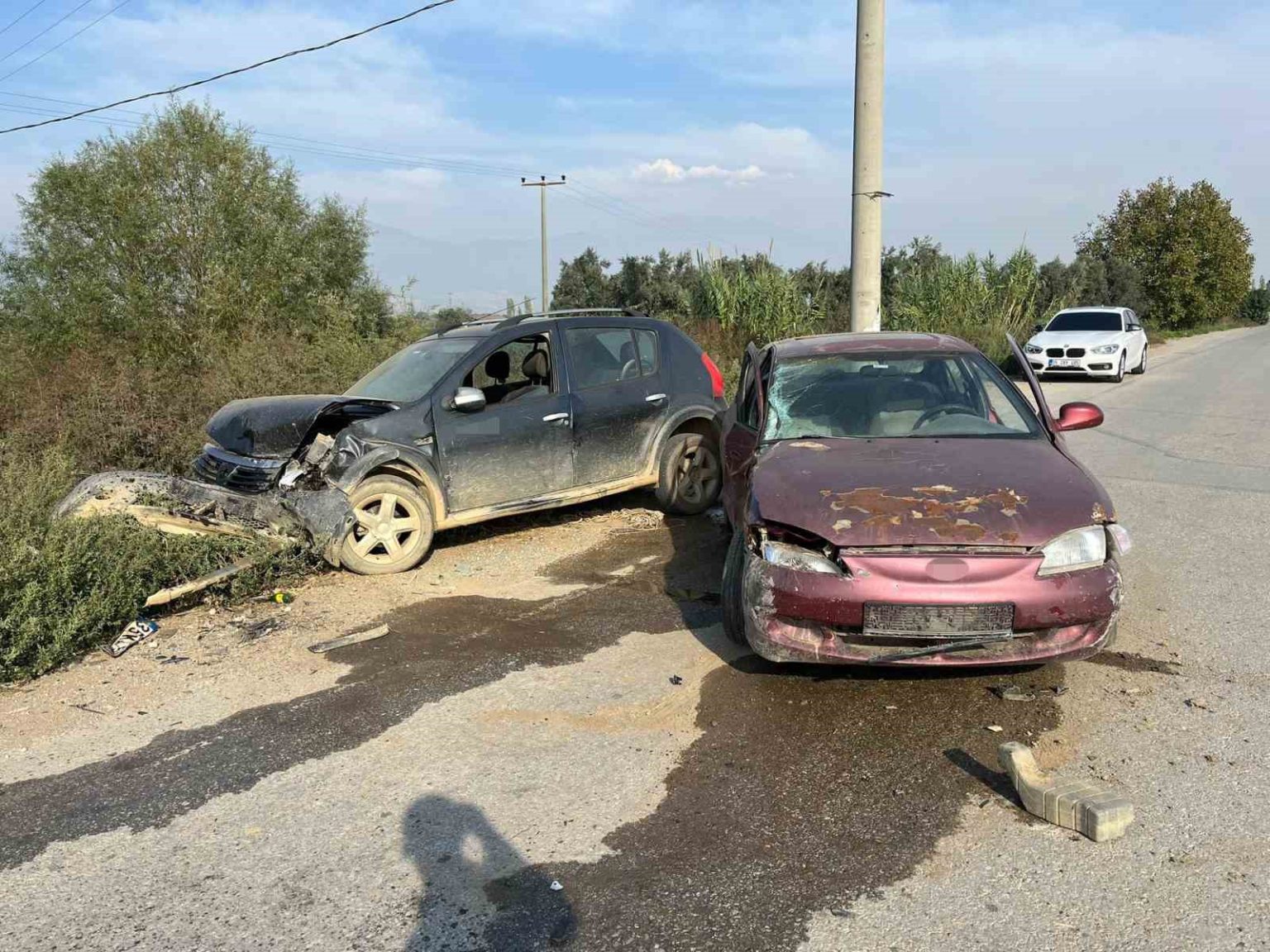 iki-arac-kafa-kafaya-carpisti-2-yarali