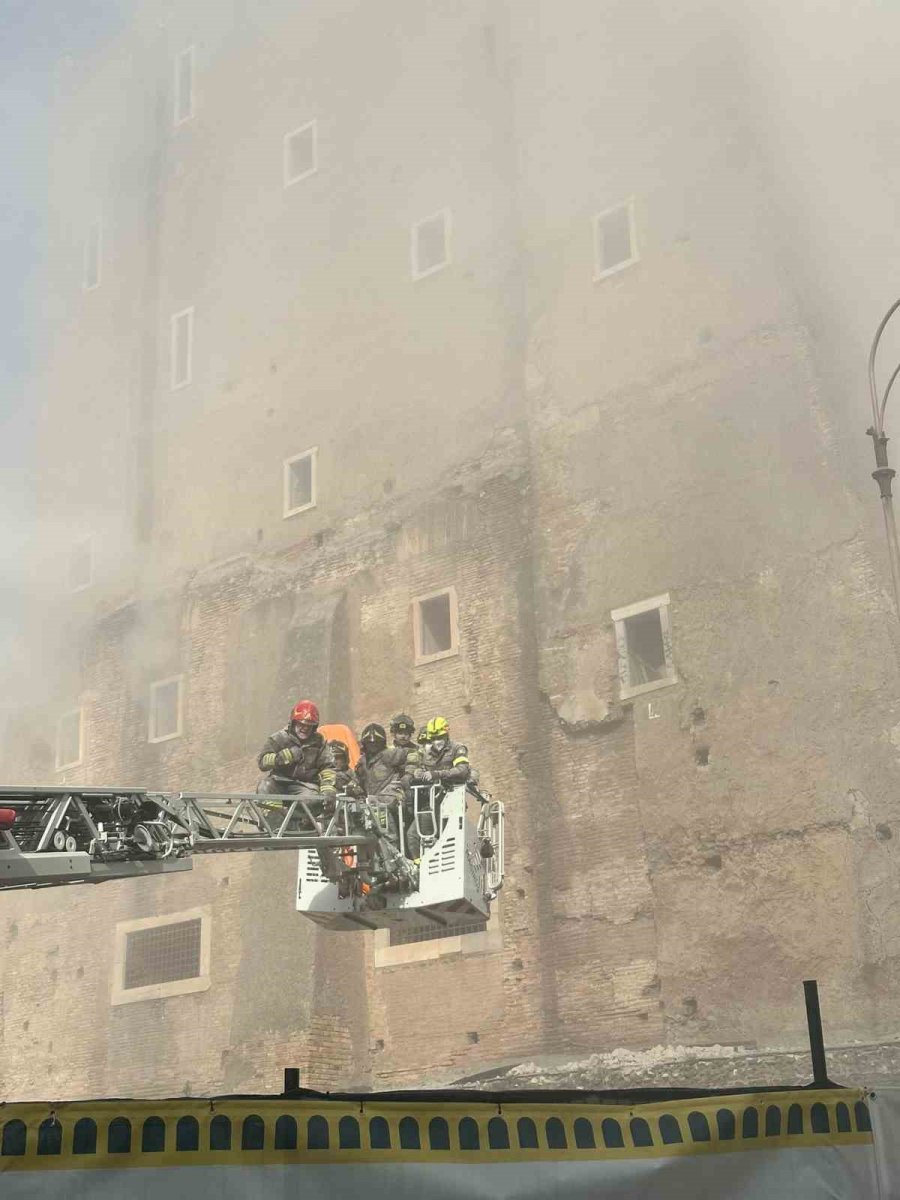 italyada-orta-caga-ait-kule-coktu-3-yarali