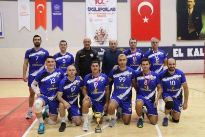 karabuk-emniyet-mudurlugu-voleybol-takimi-bolge-musabakalarinda-mucadele-edecek