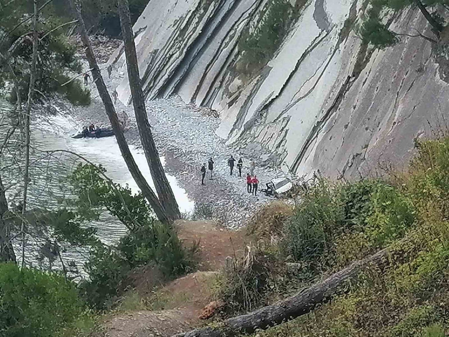 kayip-imamin-cesedi-ucurumdan-yuvarlanmis-aracinda-bulundu