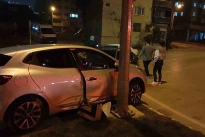 kaza-yapan-otomobil-refuje-carpip-durabildi