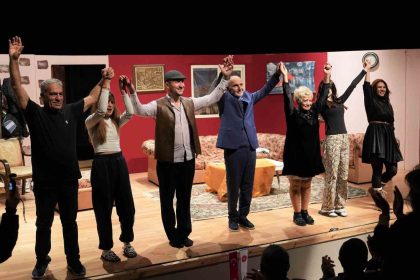 keciorende-babam-geri-dondu-isimli-tiyatro-oyununa-buyuk-ilgi