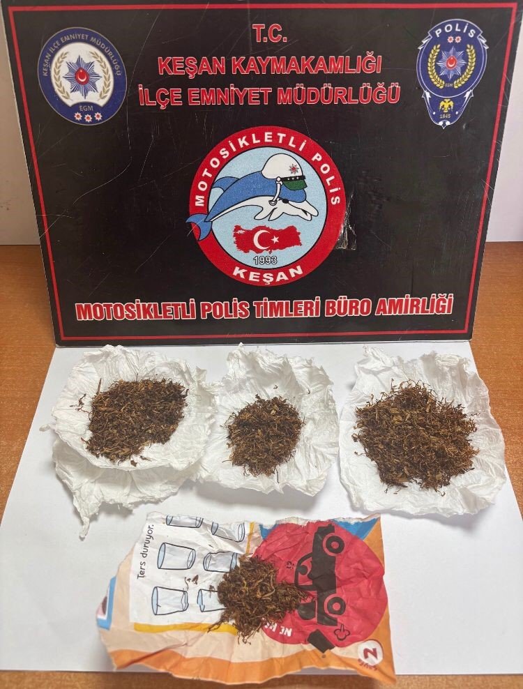 kesanda-polisin-durdurdugu-4-supheliden-uyusturucu-ele-gecirildi