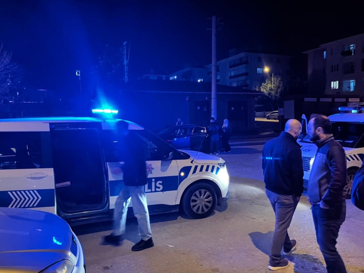 kiz-arkadas-kavgasinda-kurusiki-ile-rastgele-ates-etti