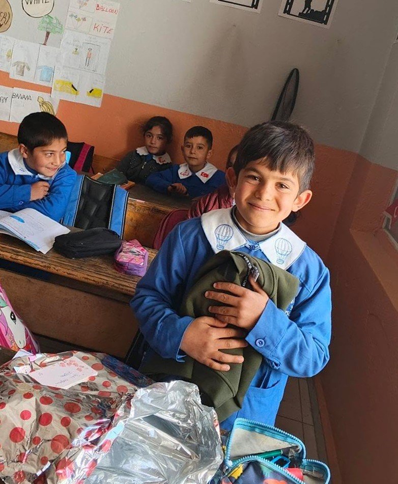 koy-okulunda-yurek-isitan-dogum-gunu-surprizi