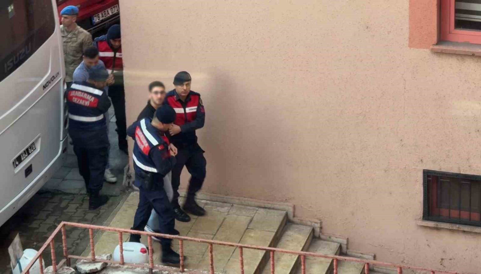 kuyumcu-soygunu-zanlilari-ikinci-kez-hakim-karsisinda