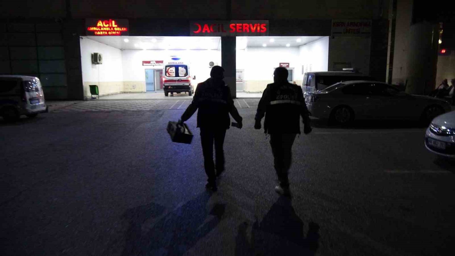 malatyada-bahcede-silahla-oynayan-sahis-kendini-yaraladi