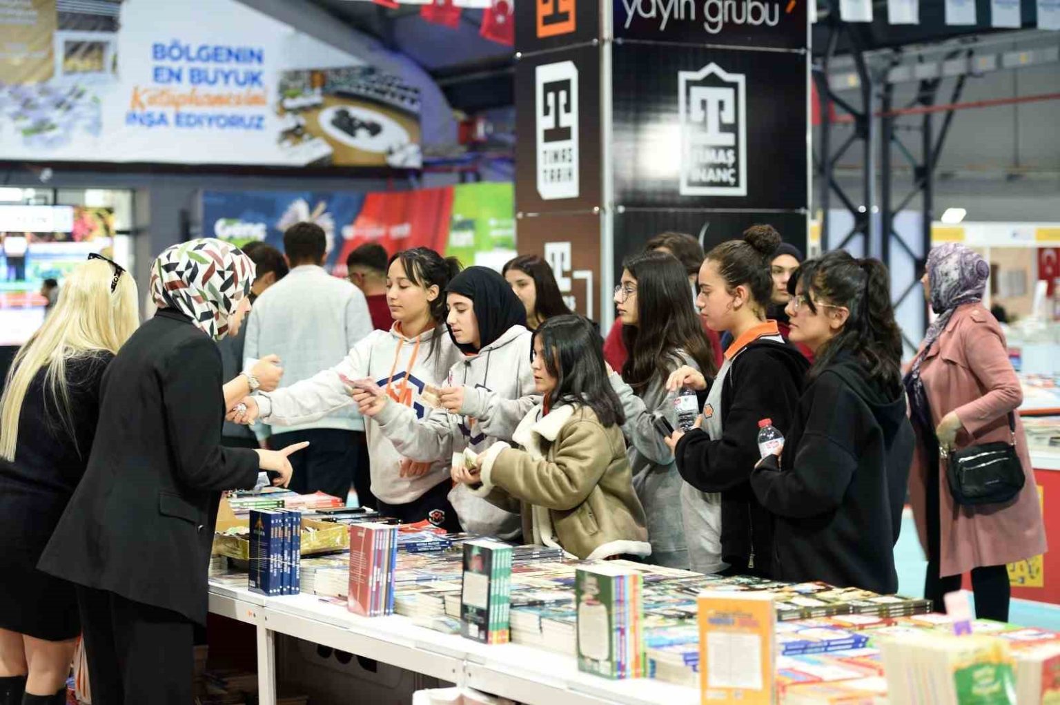 malatyada-kitap-fuarina-7den-70e-yogun-katilim