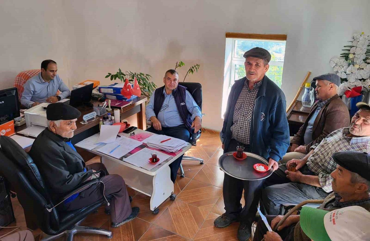 mentese-ziraat-odasi-baskani-bastug-senyaylada-elma-ureticilerinin-sorunlarini-dinledi