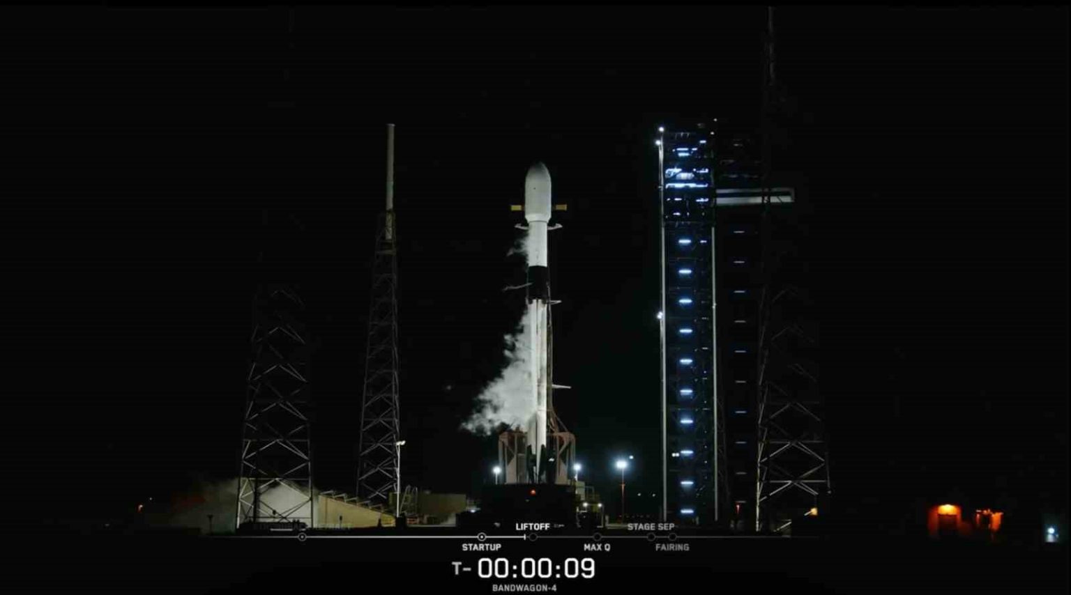 milli-uydu-fergani-fgn-100-d2-uzayda