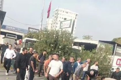 motosiklet-ile-otomobil-carpisti-1-agir-yarali