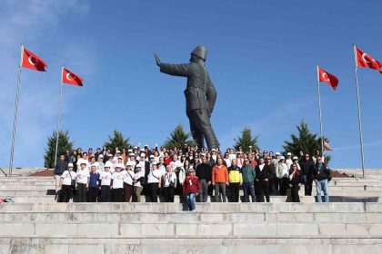 mugla-buyuksehir-cumhuriyetin-102-yilinda-102-kadini-anitkabire-goturdu