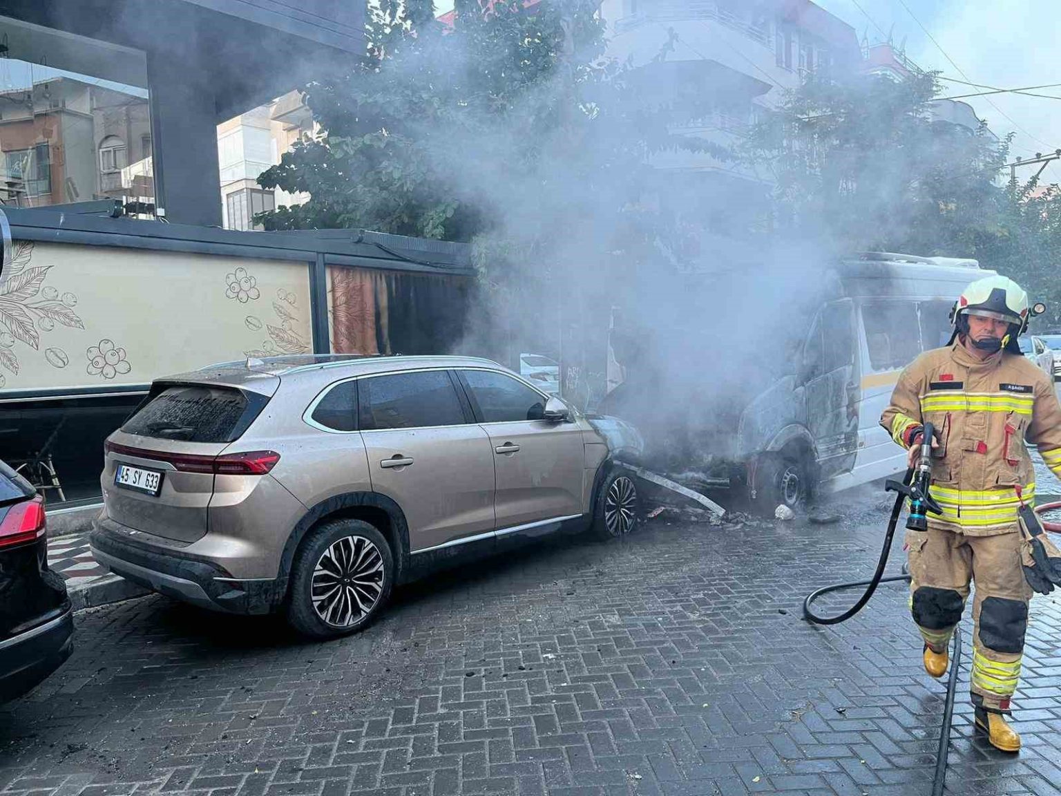 ogrenci-servisi-yandi-13-cocuk-son-anda-kurtarildi