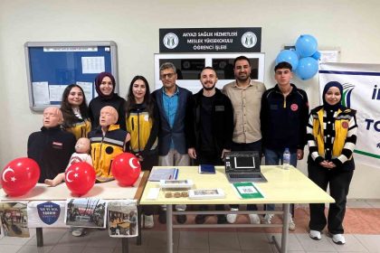 ogrenci-topluluklari-stantlarda-calismalarini-tanitti