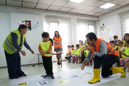 osmangazi-kreslerinde-miniklere-is-guvenligi-egitimi