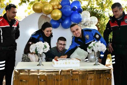 polislerden-cam-kemik-hastasi-bugraya-davullu-zurnali-dogum-gunu