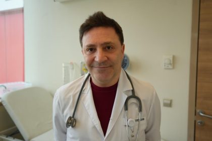 profesor-cocuk-suclarindaki-artisa-dikkat-cekti-13-yas-alti-cocuklarin-akilli-telefonlara-erisimi-kisitlanmali