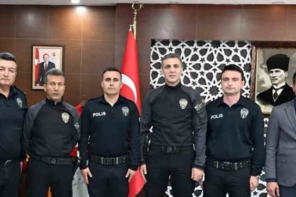 rahatsizlanan-kadini-yalniz-birakmayan-polis-memurlarina-tesekkur