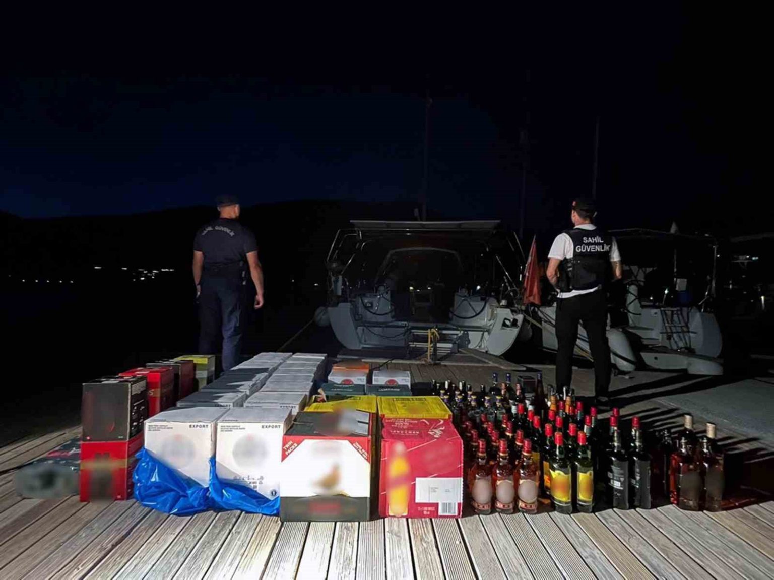 sahil-guvenlikten-luks-teknelere-uyusturucu-operasyonu