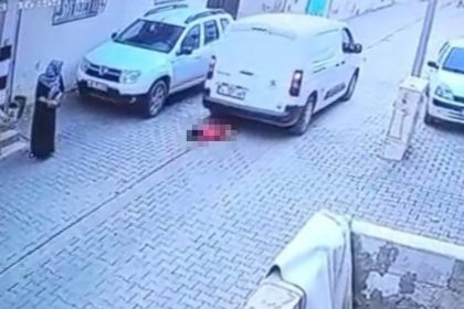 sanliurfada-kargo-aracinin-carptigi-2-yasindaki-cocuk-hayatini-kaybetti-feci-kaza-kamerada