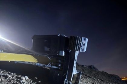 siirtte-ekskavator-devrilmesi-sonucu-operator-agir-yaralandi