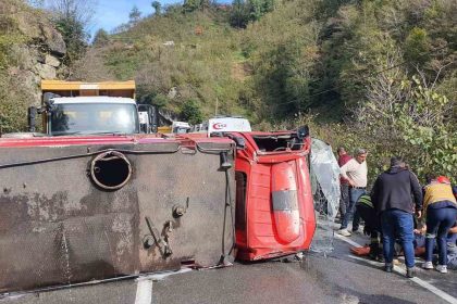 trabzonda-yangina-giden-itfaiye-araci-kaza-yapti-2-yarali