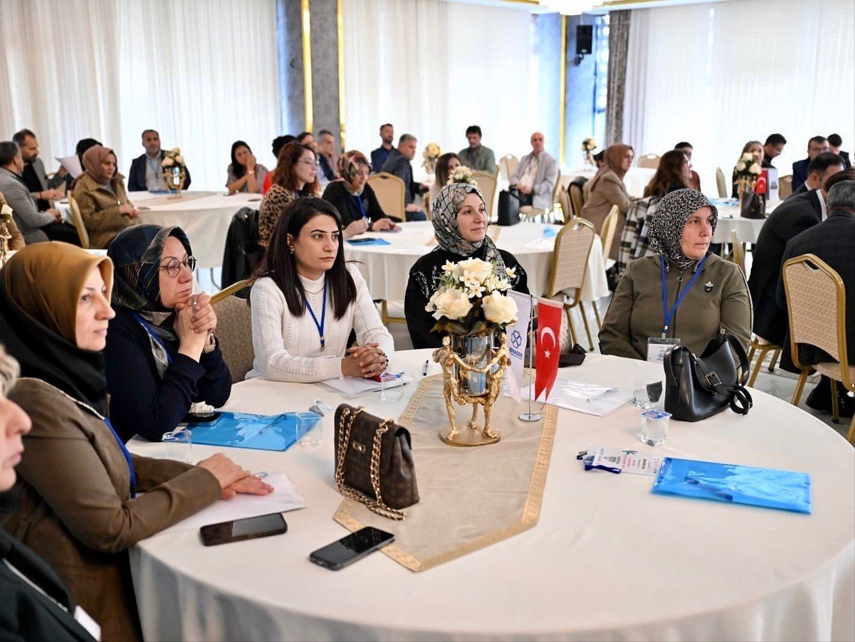 yesilyurt-belediyesi-aile-mentorlugu-projesiyle-turkiyede-bir-ilke-imza-atti