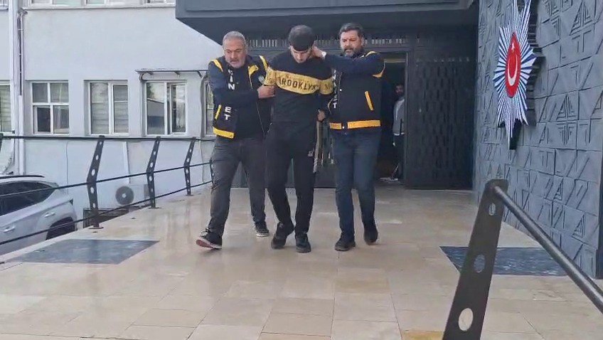 45ten-fazla-bicak-darbesiyle-esini-olduren-supheli-adliyeye-sevk-edildi