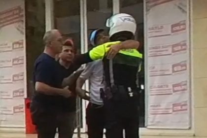 adanada-polis-ve-ozel-birey-arasinda-duygulandiran-goruntuler