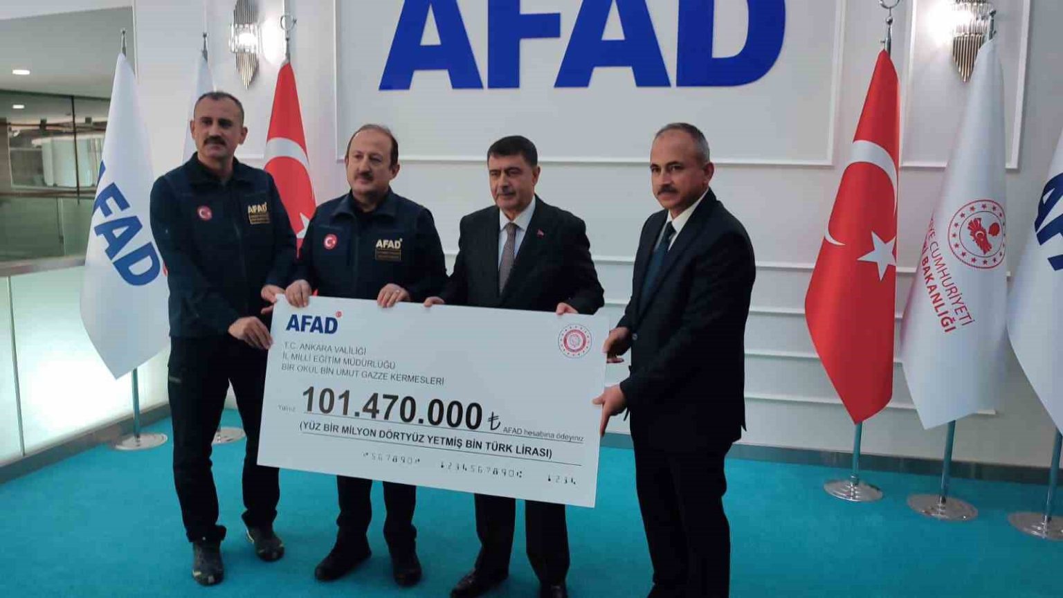 afad-baskani-pehlivan-toplamda-102-bin-600-ton-malzeme-gazzeye-ulastirilmak-uzere-ulkemizden-yola-cikartildi
