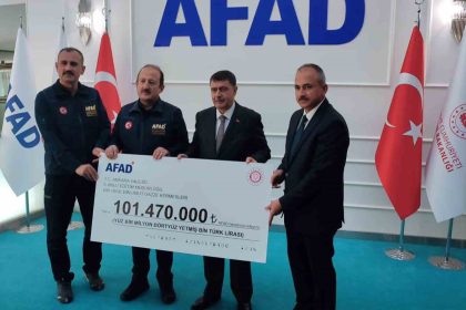 afad-baskani-pehlivan-toplamda-102-bin-600-ton-malzeme-gazzeye-ulastirilmak-uzere-ulkemizden-yola-cikartildi
