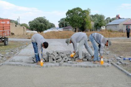 agrida-koy-yollari-kilit-parke-tasiyla-yenileniyor
