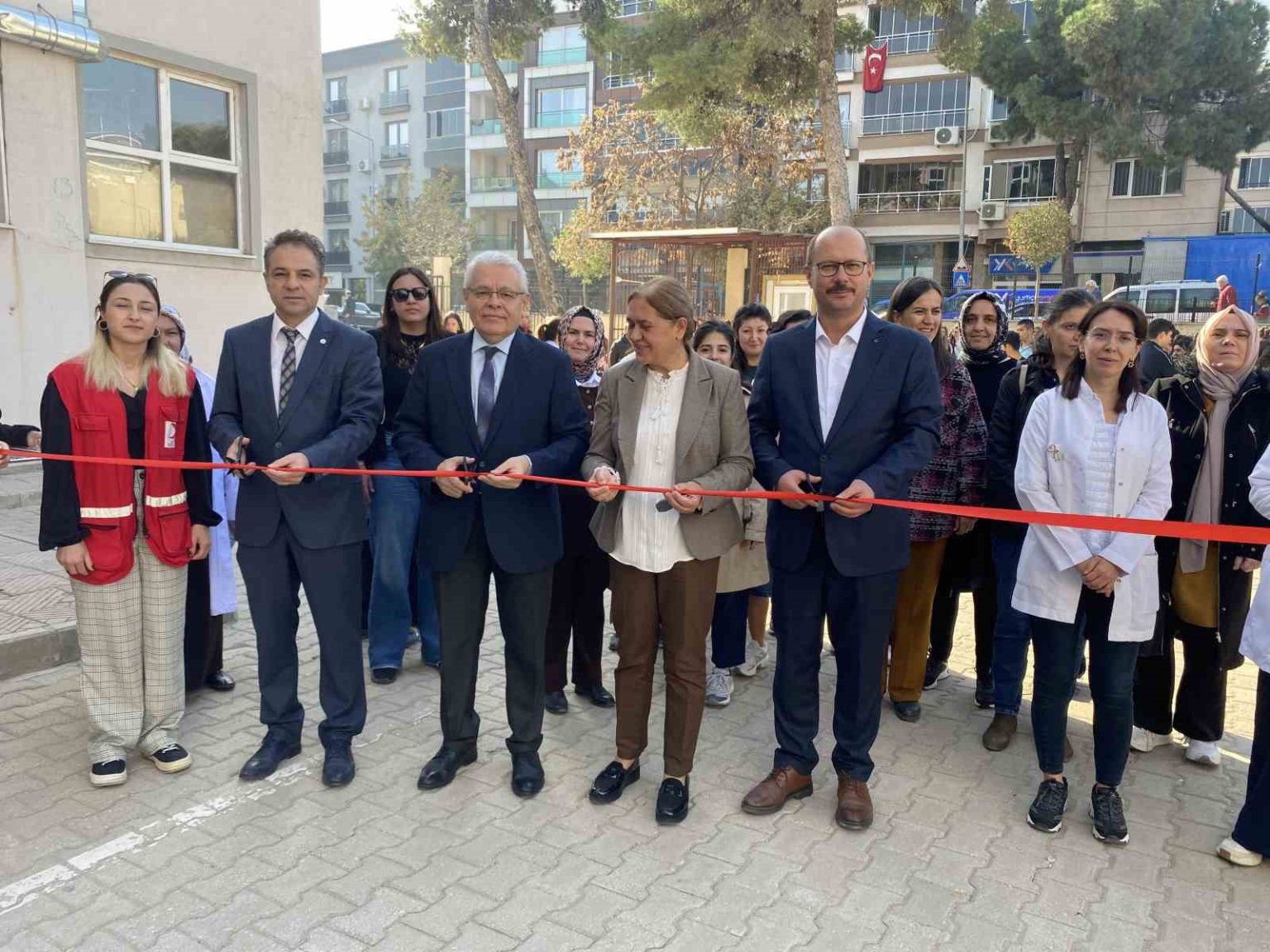 alasehirde-ogrenciler-gazze-icin-tek-yurek-oldu