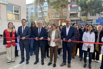 alasehirde-ogrenciler-gazze-icin-tek-yurek-oldu