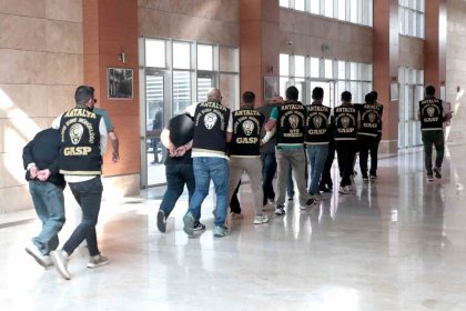 antalyada-is-yerine-zarar-veren-10-sahis-tutuklandi