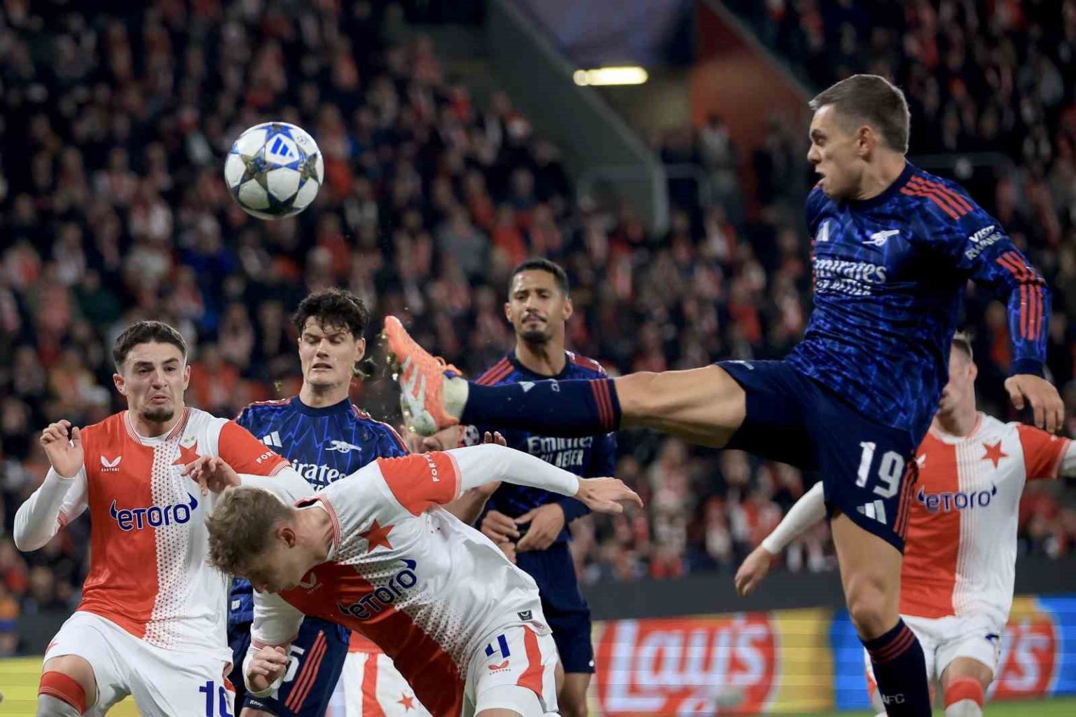 arsenal-sampiyonlar-liginde-4te-4-yapti