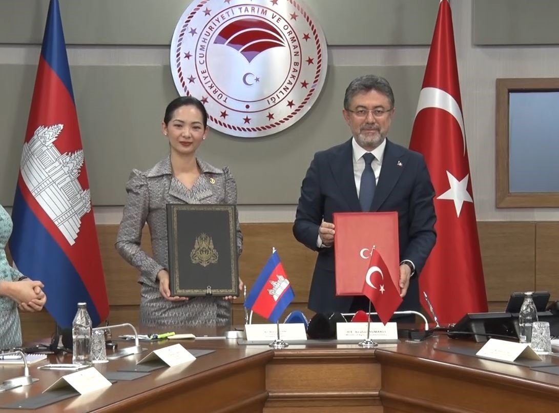 bakan-yumakli-2025-yilinin-9-ayinda-kambocyaya-gerceklestirdigimiz-tarim-urunleri-ihracatimiz-yuzde-30-artmistir