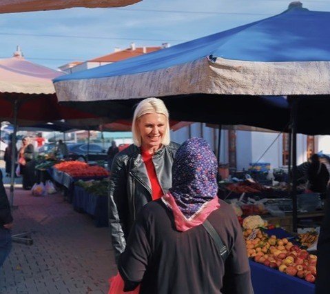 baskan-subasi-esnafla-semt-pazarinda-bulustu